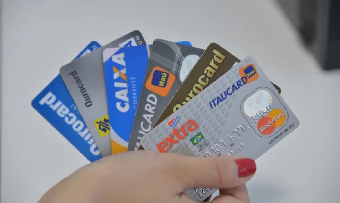 Limite-para-juros-do-cartão-de-crédito-fala-marilia
