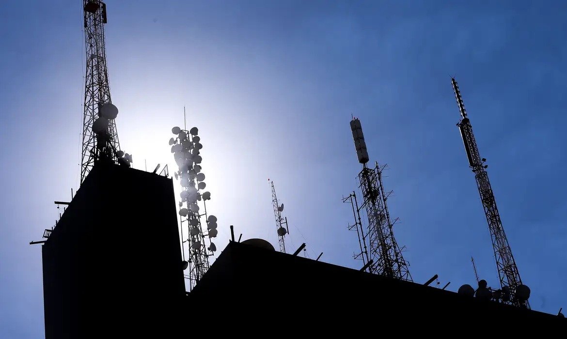 Menosde8dascidadesatendemleiparainstalaodeantenasde5G_0579064001708096073.jpeg