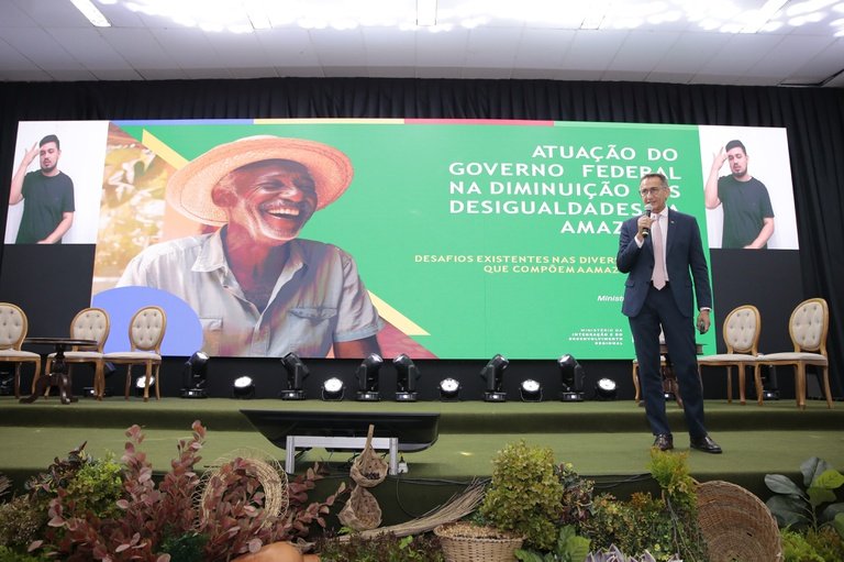 EmcongressoministroWaldezGesressaltaprojetosvoltadosparaodesenvolvimentodaAmaznia_0109881001729627748.jpeg