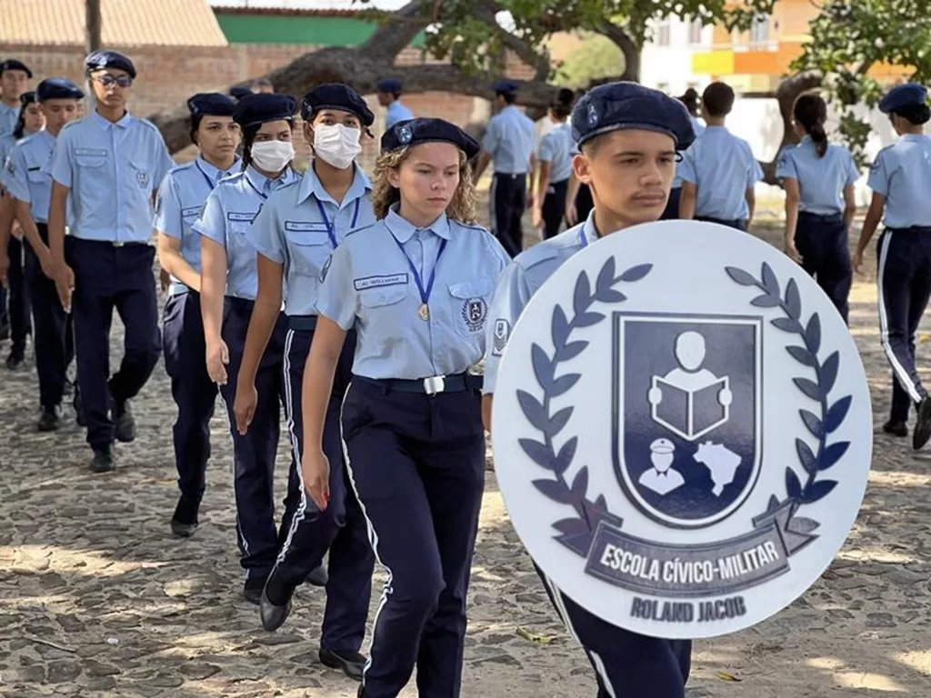 Escola-Civico-Militar-Roland-Jacob-Parnaiba