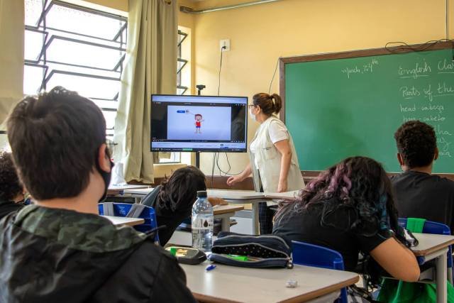 Capa_Sistema-de-reconhecimento-facial-no-Parana-reproduz-racismo-e-impoe-monitoramento-de-emocoes-em-escolas-1