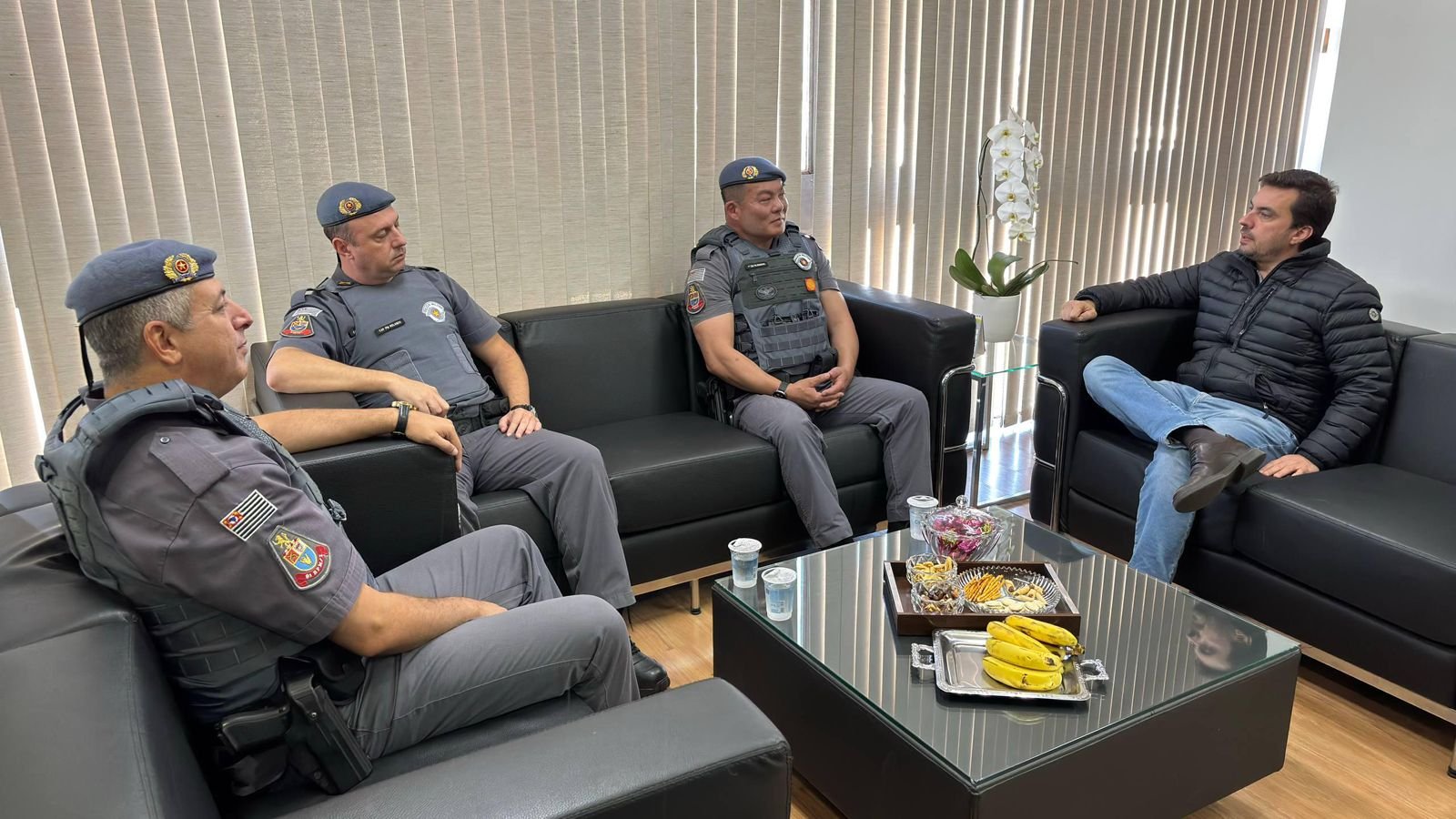 04-07 Prefeitura e Polícia Militar assinam convênio para instalação de duas Companhias nos bairros2