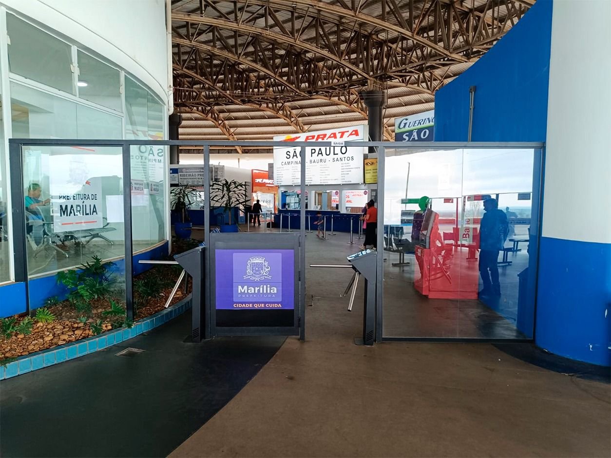 08-07 Emdurb instala catracas eletrônicas de acesso exclusivo às plataformas de embarque na rodoviária de Marília2