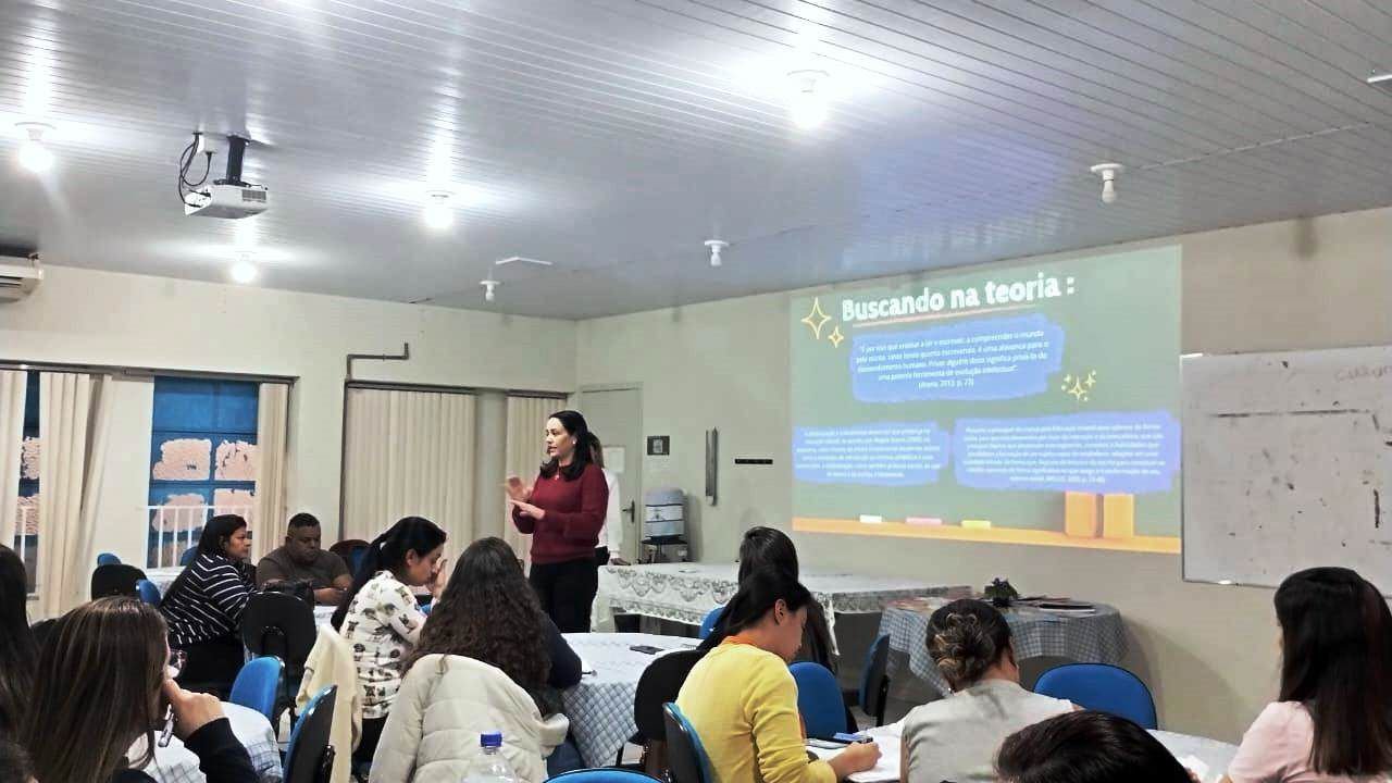 15-08 HEC na Educação2