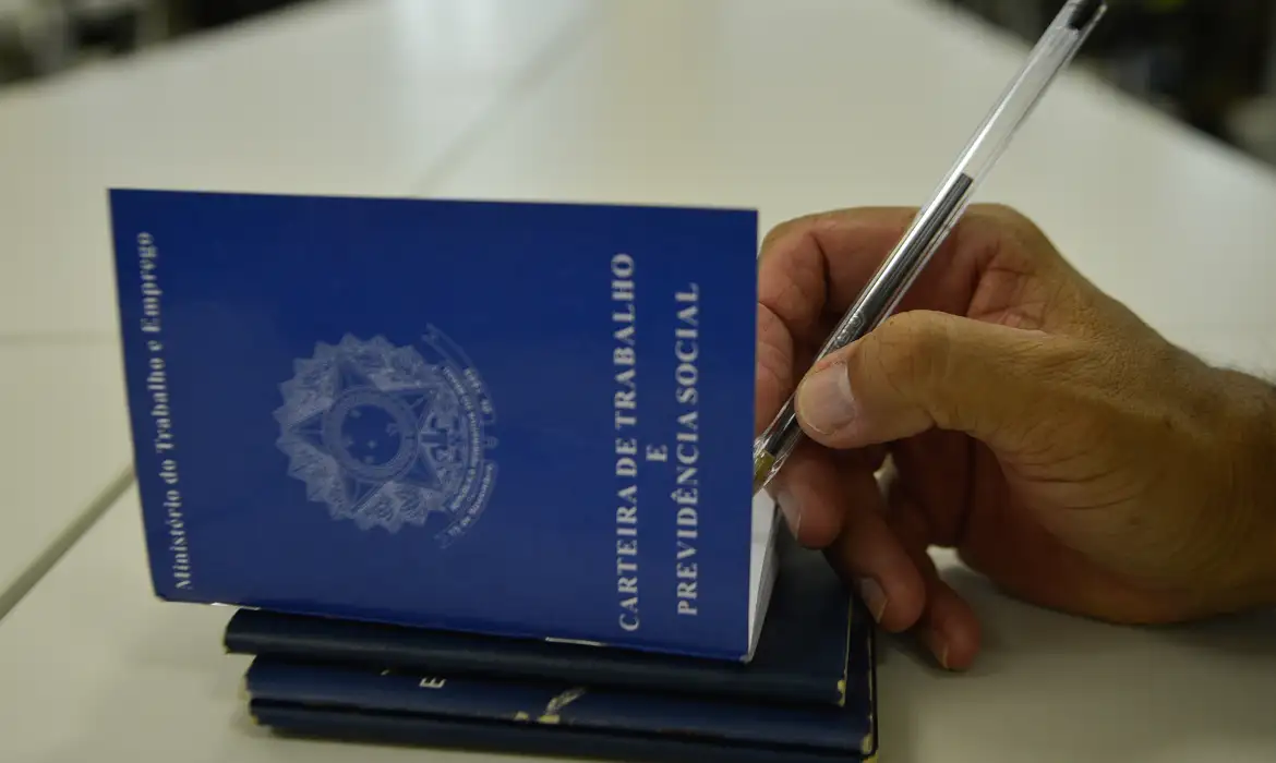 Carteira-de-trabalho-vagas-de-emprego-no-Sine-de-Anchieta