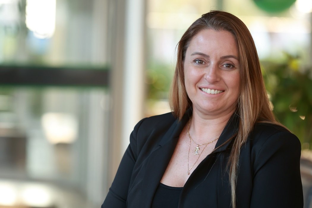 Daniele Schmidt, diretora Executiva de Pessoas e Cultura, participa do CONARH com a apresentação sobre a jornada do Sicredi para se tornar uma das melhores empresas para trabalhar