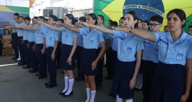 escola-civico-militar-em-avare-620x330