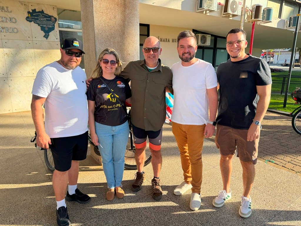 03-09 Aurélio Magalhães chega a Marília após volta ao mundo de bicicleta (1)