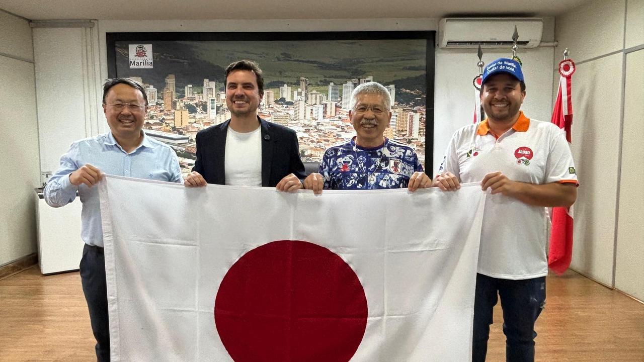 05-09 Prefeito anuncia viagem ao Japão e faz transmissão de cargo1