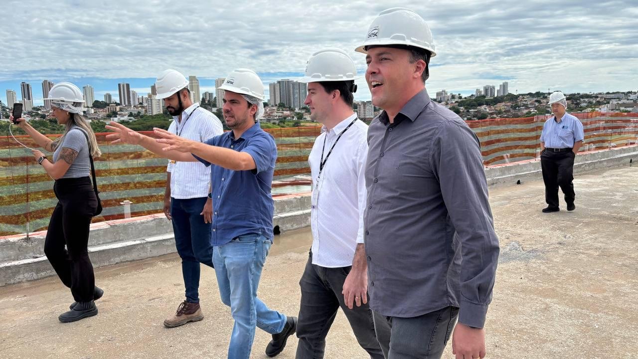 15-10 Sesc inaugura unidade de Marília até maio de 2026 (9) - prefeito Vinicius Camarinha vistoria obras em março-2025