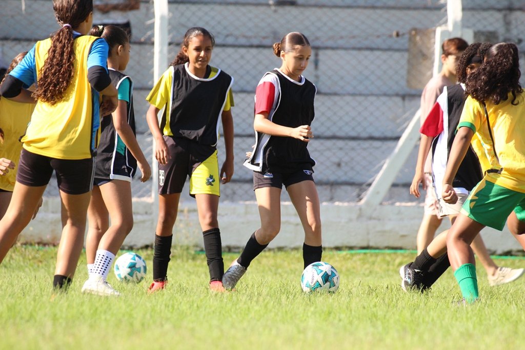 20-10 Secretaria de Esportes realiza seletiva de futebol feminino para meninas de até 17 anos de Marília e região (3)