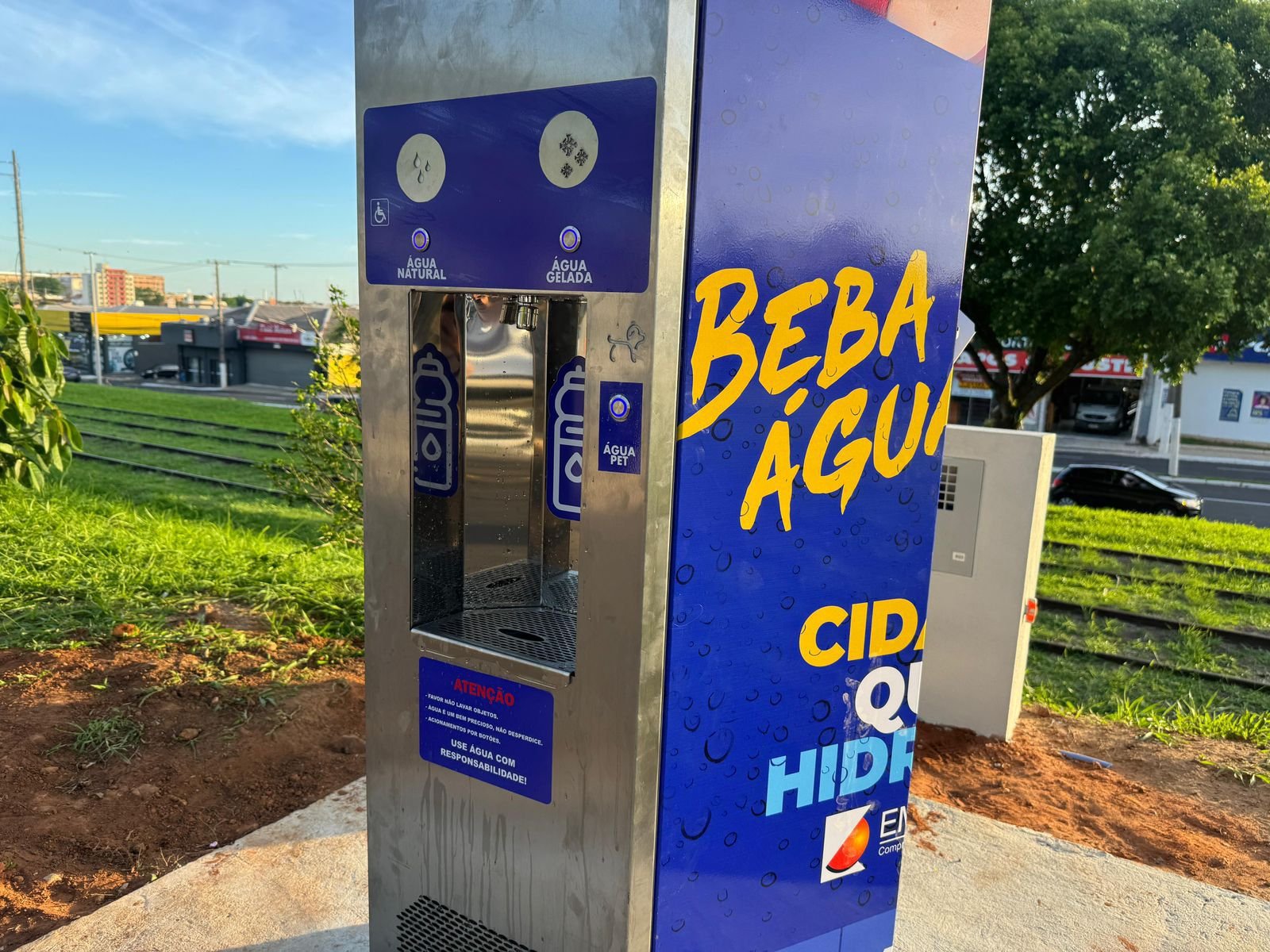 28-11 Emdurb instala pontos de hidratação 24h na Avenida das Esmeraldas2