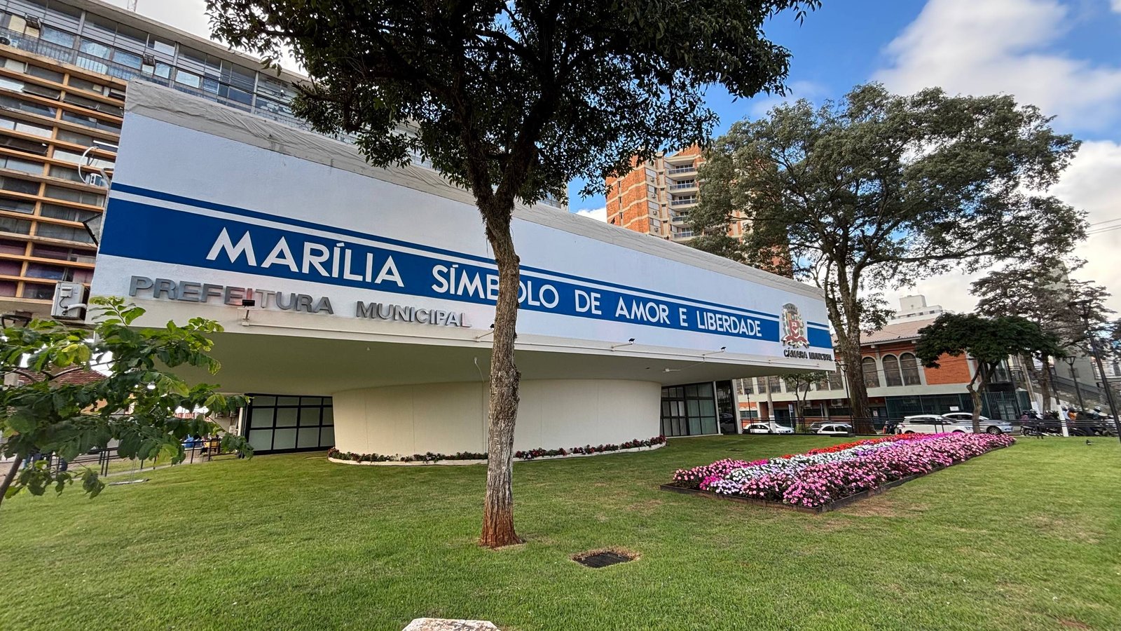 03-12 abre e fecha