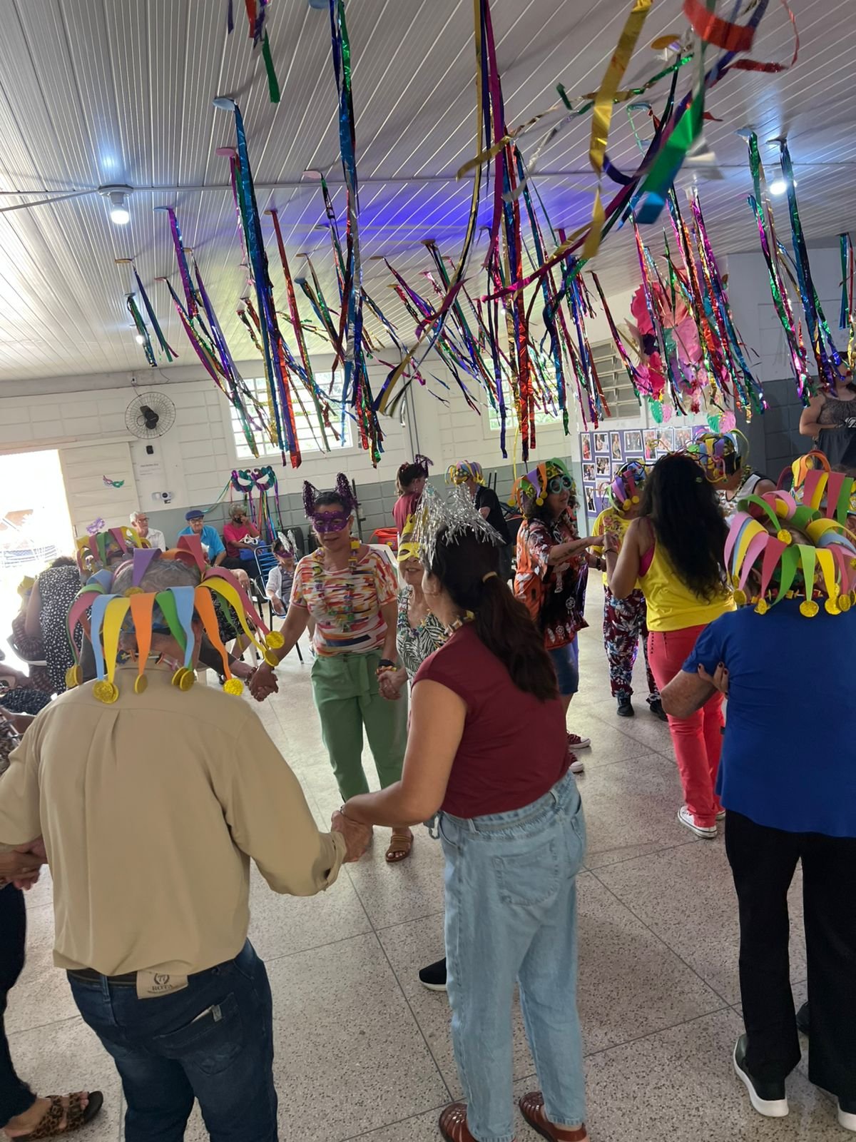 04-02 Cultura apoia carnaval popular nos bairros - idosos curtem festa no Centro Dia Anos Dourados (3)