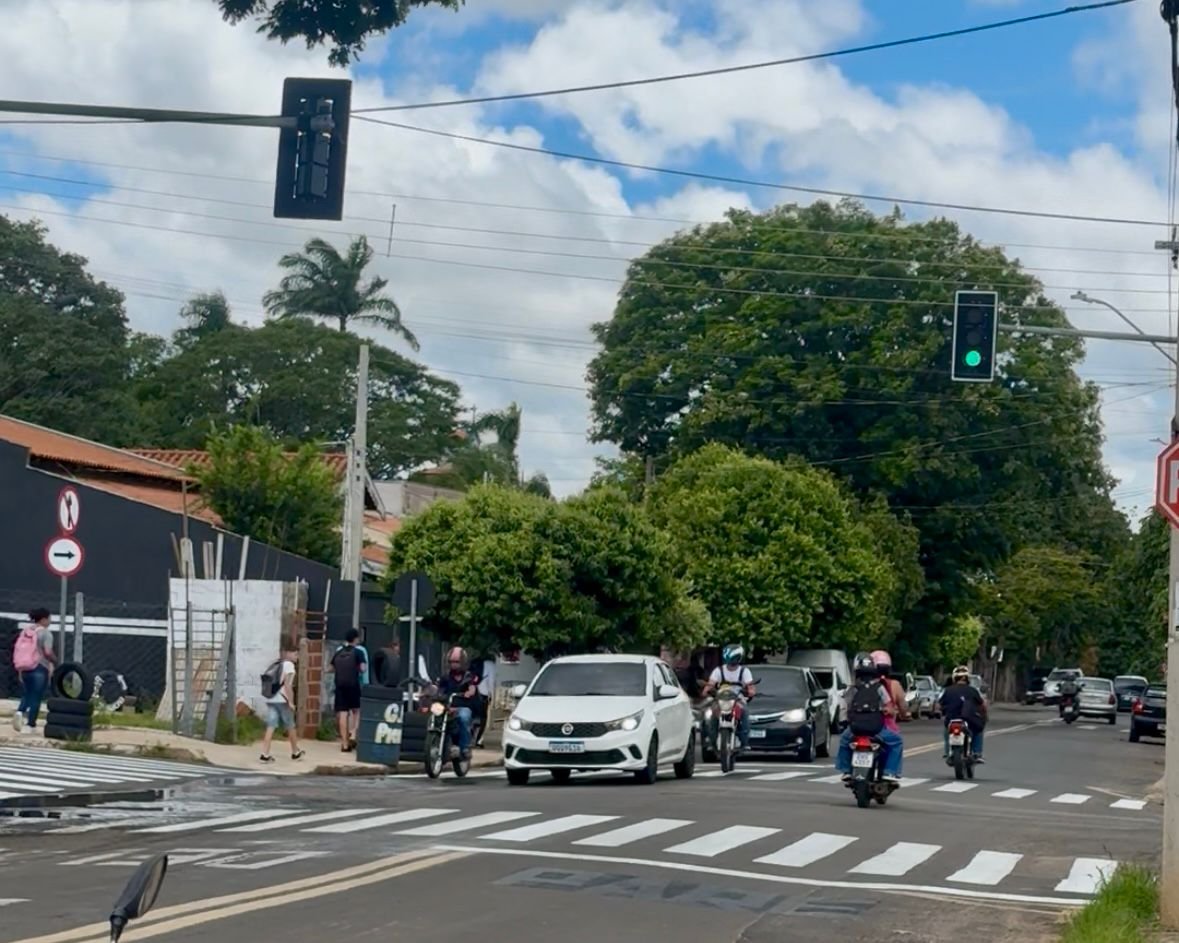 13-02 Emdurb implanta nova semaforização em Padre Nóbrega para ampliar segurança viária - foto atual2