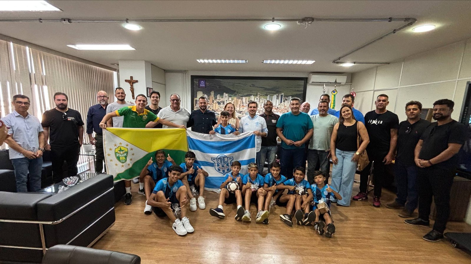 05-03 Prefeitura mantém apoio ao futebol de base do MAC1