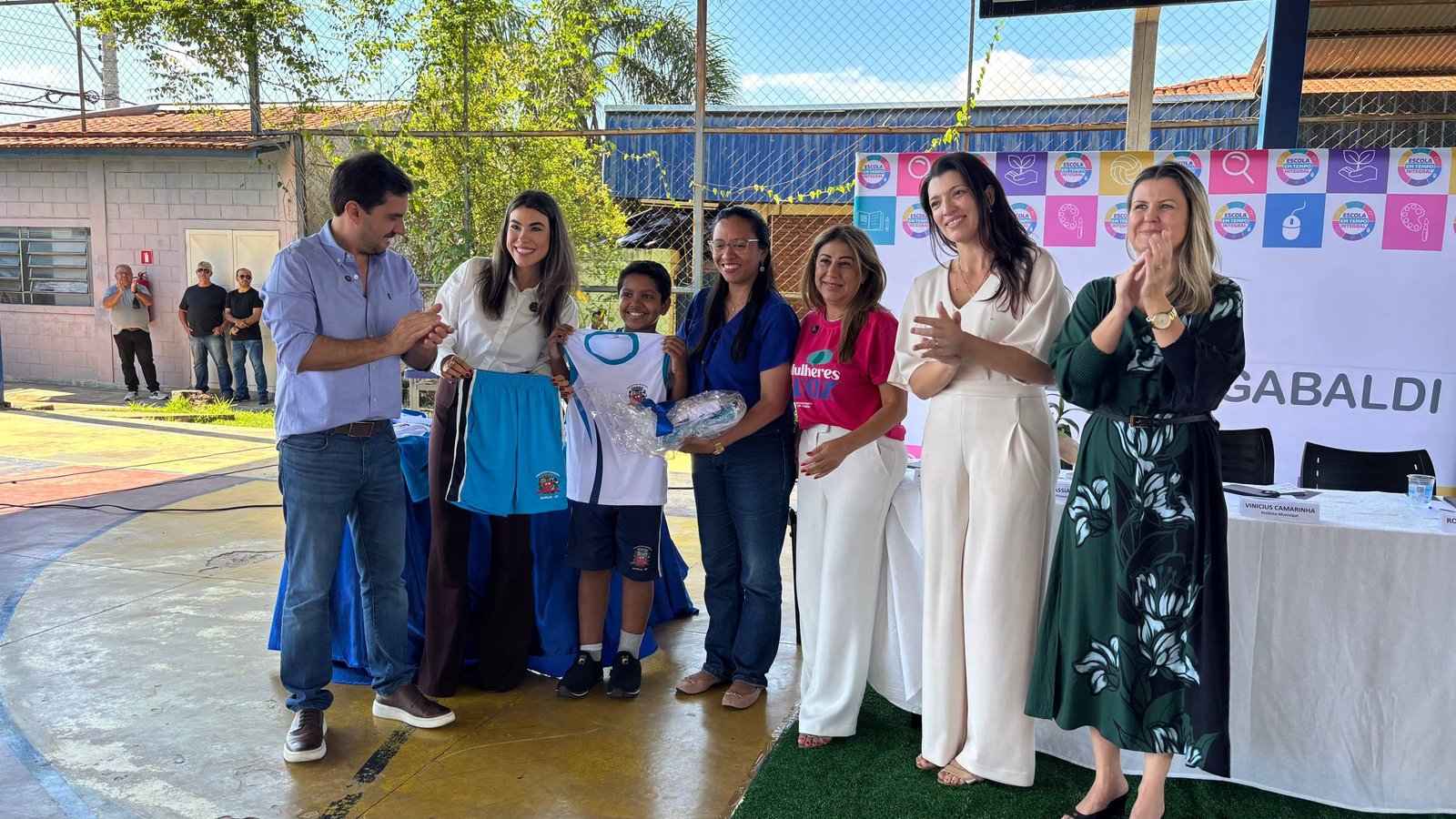 27-03 Entrega dos Uniformes1 Nelson Gabaldi