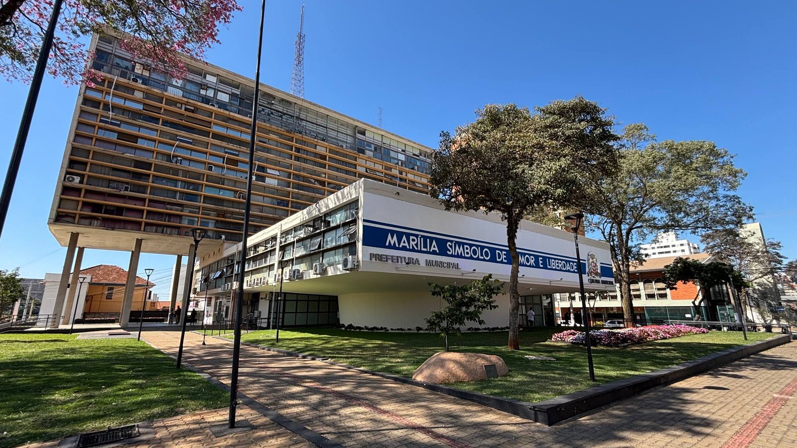14-04 Abre e fecha - Prefeitura define funcionamento dos serviços municipais para o feriado prolongado de Tiradentes