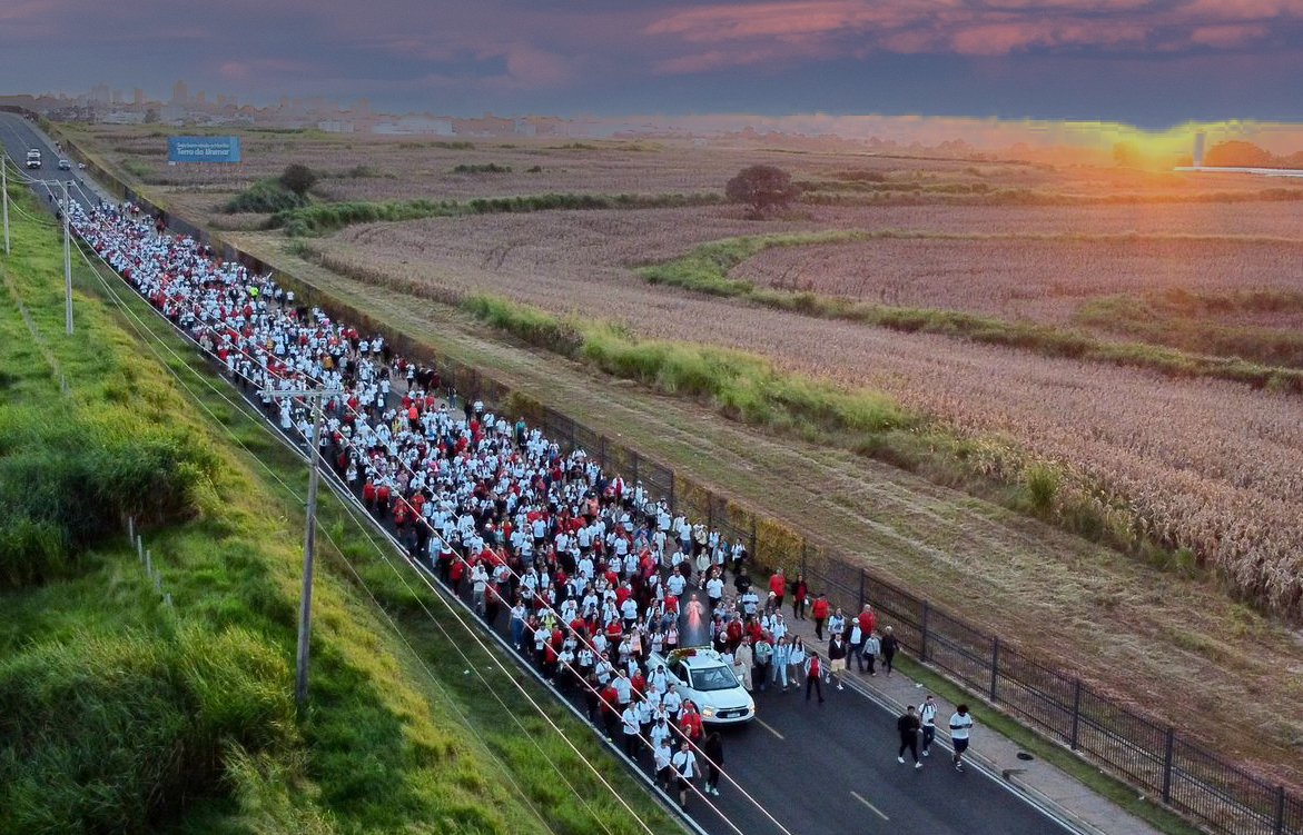 15-04 Primeira Caminhada da Divina Misericórdia reúne cerca de 2 mil peregrinos em Marília1 copiar