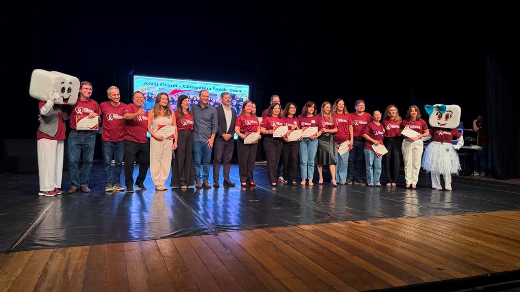 29-04 Abril Grená lota Teatro Municipal e faz homenagens a cirurgiões-dentistas9