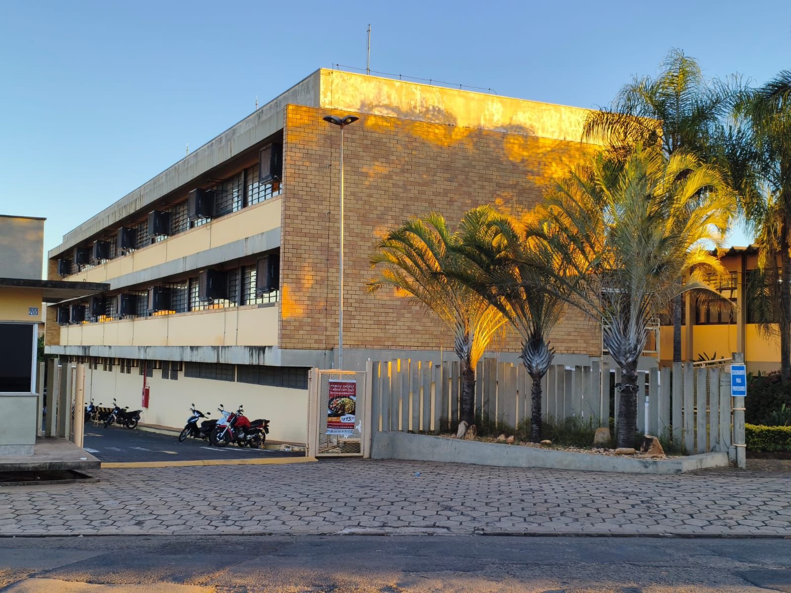 19-06 Prefeitura de Marília e ETEC Antônio Devisate promovem palestra para preparar jovens para o mercado de trabalho1