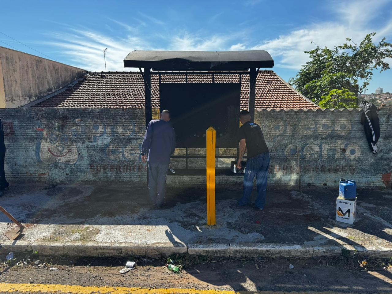 23-06 Emdurb recupera ponto de ônibus danificado e alerta para casos recorrentes de vandalismo em Marília (3)
