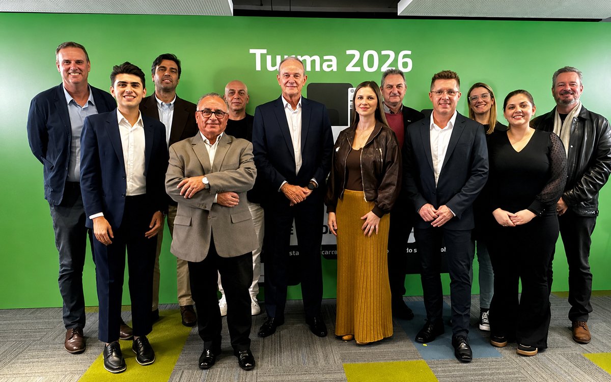 Executivos do Sicredi, da PUCPR e do Sistema Ocepar se reuniram para a aula inaugural do Programa de Formação em Cooperativismo de Crédito