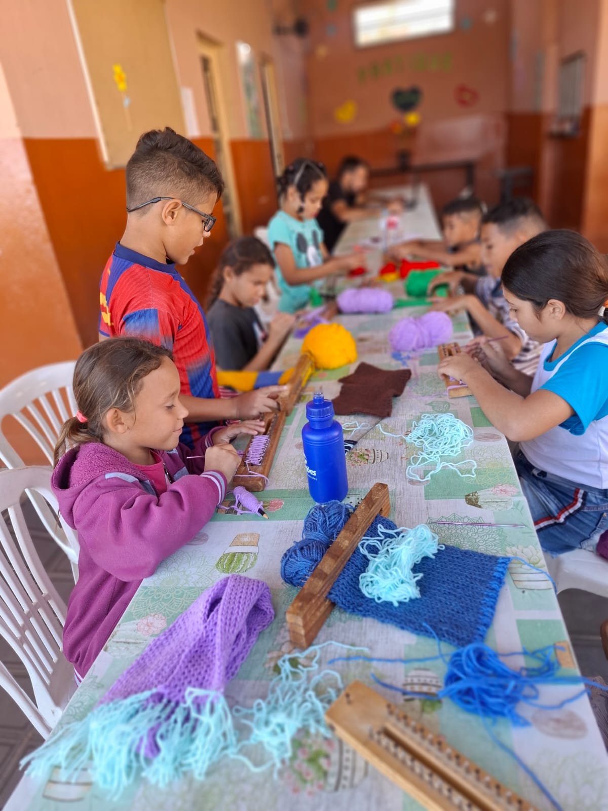 14-08 Projeto “Mãos em Ação” transforma lã em afeto e fortalece vínculos entre crianças e adolescentes em Marília (2)