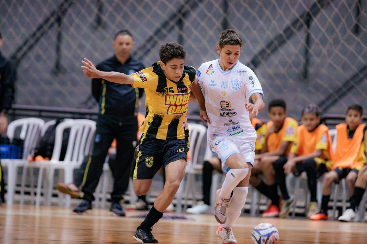 08-09 Matéria Futsal masculino e feminino4